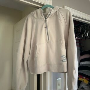 Lululemon Women's Cream Hoodie Sweatshirt